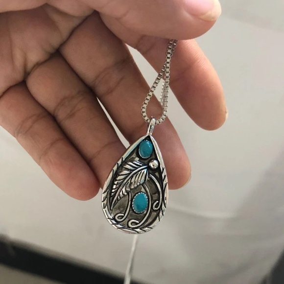 Native American Style  Teardrop Synthetic Turquoise Leaf Pendant - Picture 2 of 3